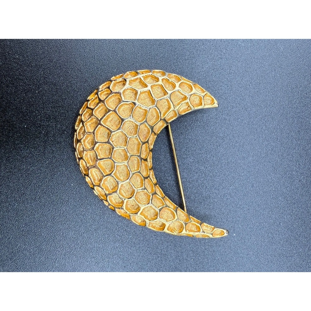 Vintage Arthur Pepper Brooch Crescent‎ Textured Gold Tone Signed ART